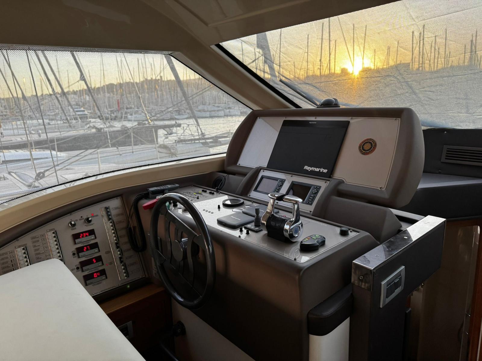2009 FERRETTI YACHTS 470 
